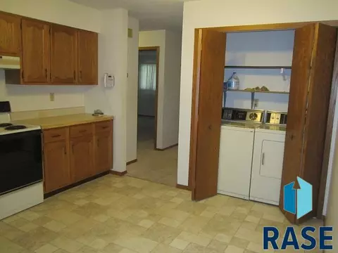 831 E Center St, Madison, SD 57042 photo 3