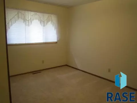 831 E Center St, Madison, SD 57042 photo 7