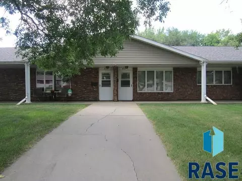 831 E Center St, Madison, SD 57042 photo 1