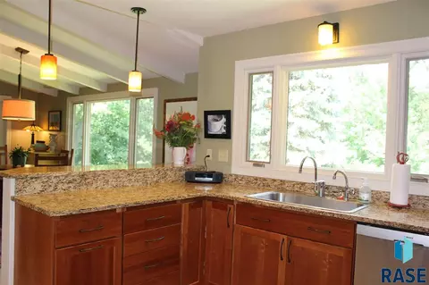 1308 E Otonka Trl, Sioux Falls, SD 57103 photo 5