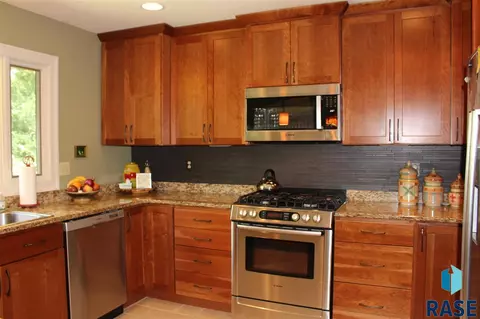 1308 E Otonka Trl, Sioux Falls, SD 57103 photo 4