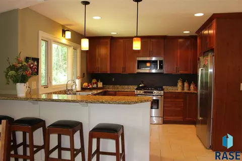 1308 E Otonka Trl, Sioux Falls, SD 57103 photo 6