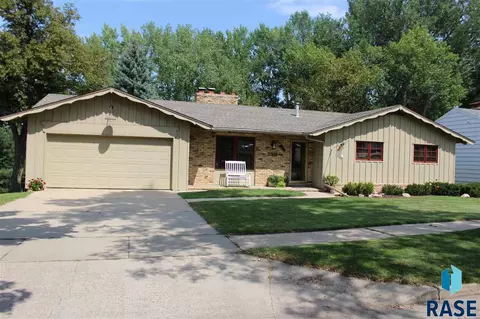1308 E Otonka Trl, Sioux Falls, SD 57103 photo 1