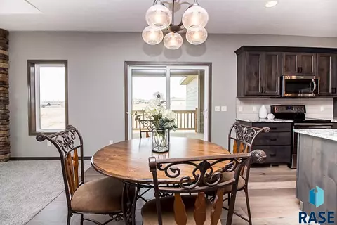 511 S Red Spruce Ave, Sioux Falls, SD 57110 photo 8