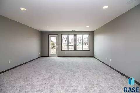 511 S Red Spruce Ave, Sioux Falls, SD 57110 photo 22