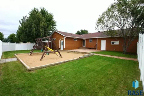 501 N Rose Ave, Tea, SD 57064 photo 3