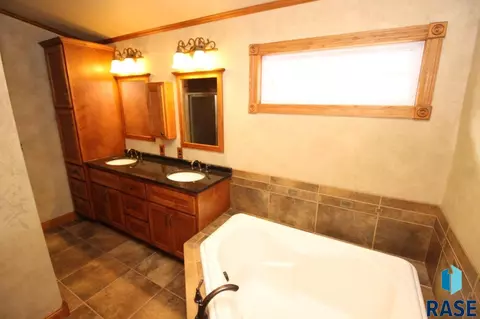 501 N Rose Ave, Tea, SD 57064 photo 17