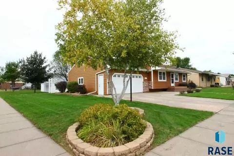 501 N Rose Ave, Tea, SD 57064 photo 2