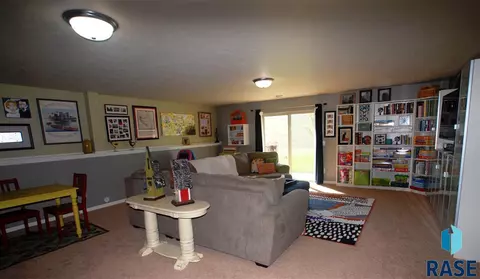 1309 W Creekside Dr, Brandon, SD 57005 photo 4