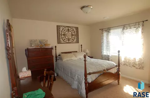 1309 W Creekside Dr, Brandon, SD 57005 photo 5