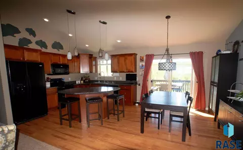 1309 W Creekside Dr, Brandon, SD 57005 photo 3