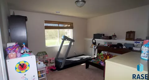 1309 W Creekside Dr, Brandon, SD 57005 photo 9