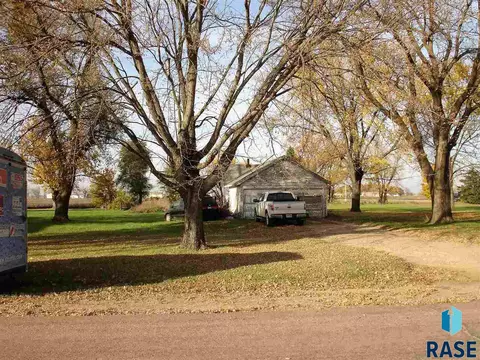 1220 E Fourth St, Freeman, SD 57029 photo 3
