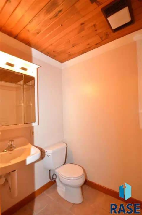 1600 E Rushmore Dr, Brandon, SD 57005 photo 16