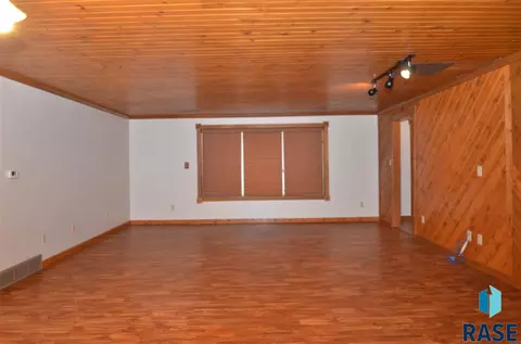 1600 E Rushmore Dr, Brandon, SD 57005 photo 8