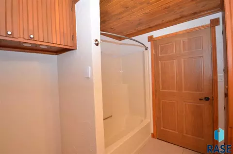 1600 E Rushmore Dr, Brandon, SD 57005 photo 14