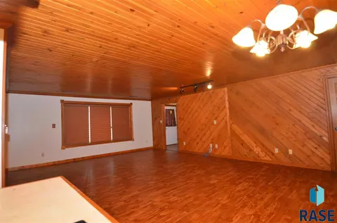 1600 E Rushmore Dr, Brandon, SD 57005 photo 4