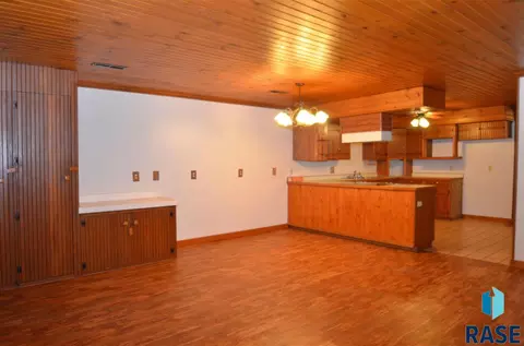 1600 E Rushmore Dr, Brandon, SD 57005 photo 10