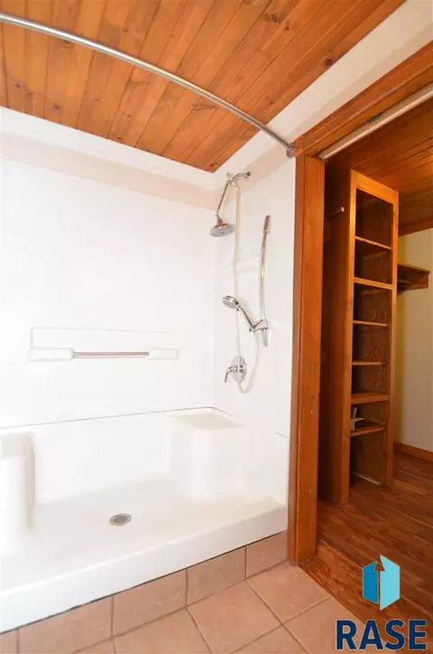 1600 E Rushmore Dr, Brandon, SD 57005 photo 20