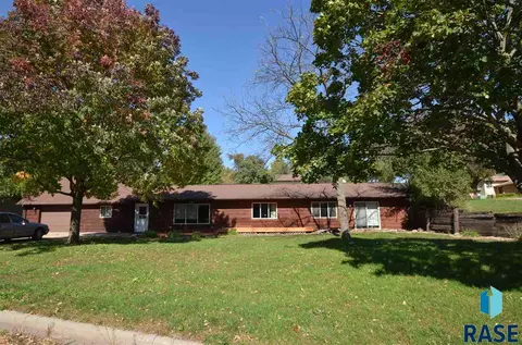 1600 E Rushmore Dr, Brandon, SD 57005 photo 1