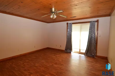 1600 E Rushmore Dr, Brandon, SD 57005 photo 5