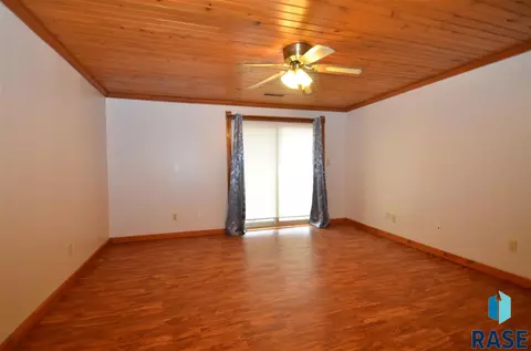 1600 E Rushmore Dr, Brandon, SD 57005 photo 6