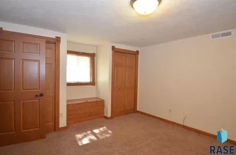 1600 E Rushmore Dr, Brandon, SD 57005 photo 17