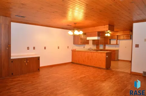 1600 E Rushmore Dr, Brandon, SD 57005 photo 11