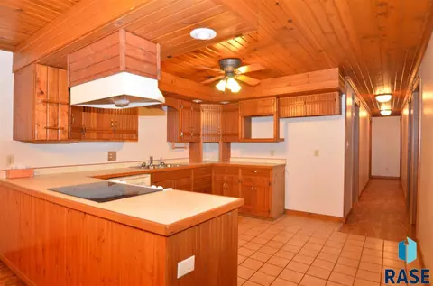 1600 E Rushmore Dr, Brandon, SD 57005 photo 3