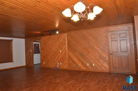 1600 E Rushmore Dr, Brandon, SD 57005 photo 9