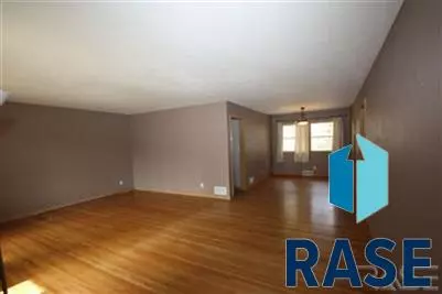 2704 W 28th St, Sioux Falls, SD 57105 photo 2