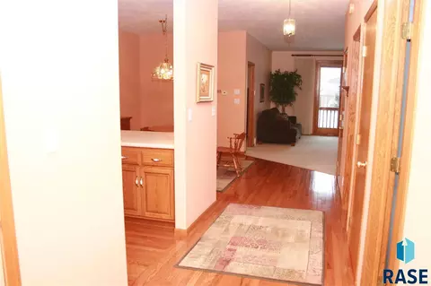6002 S Tomar Rd, Sioux Falls, SD 57108 photo 2