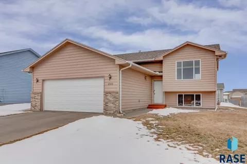 6908 W 67th St, Sioux Falls, SD 57106 photo 1