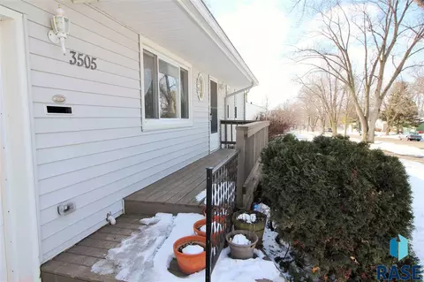3505 E 24th St, Sioux Falls, SD 57103 photo 2