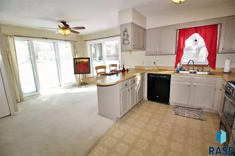 3505 E 24th St, Sioux Falls, SD 57103 photo 5