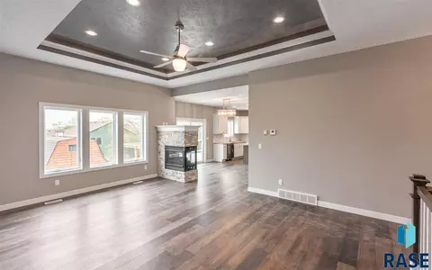 2223 E Stone Pointe Cir, Sioux Falls, SD 57108 photo 6