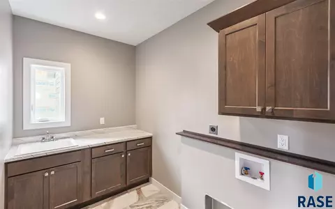 2223 E Stone Pointe Cir, Sioux Falls, SD 57108 photo 7