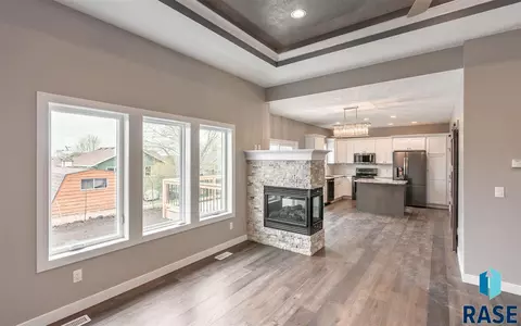 2223 E Stone Pointe Cir, Sioux Falls, SD 57108 photo 5