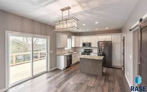 2223 E Stone Pointe Cir, Sioux Falls, SD 57108 photo 3