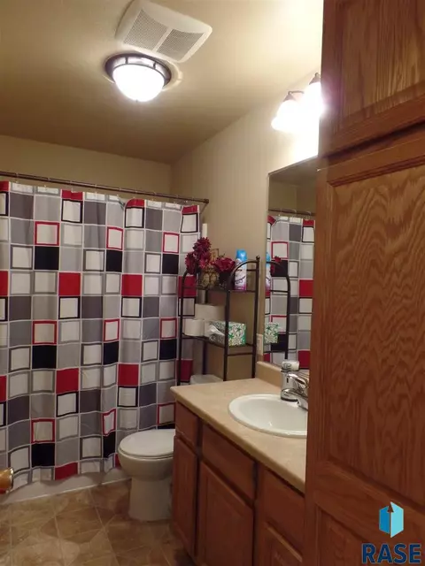 Undisclosed, Sioux Falls, SD 57107 photo 14