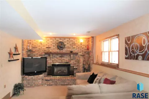 Undisclosed, Sioux Falls, SD 57103 photo 13