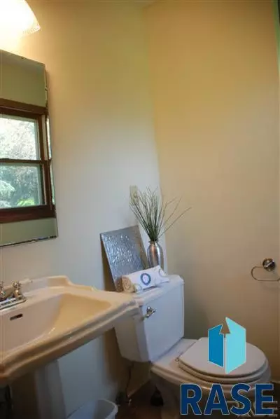 Undisclosed, Sioux Falls, SD 57103 photo 14
