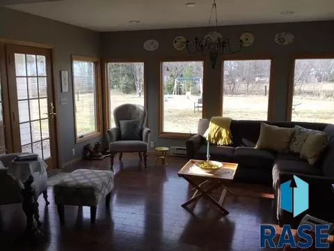 418 Cedar Ct, Madison, SD 57042 photo 9
