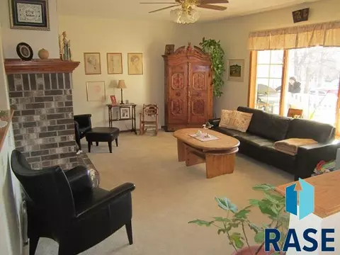 418 Cedar Ct, Madison, SD 57042 photo 3