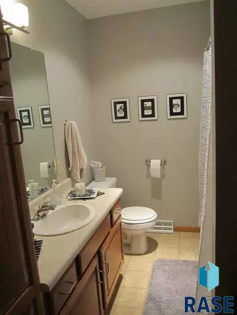418 Cedar Ct, Madison, SD 57042 photo 19