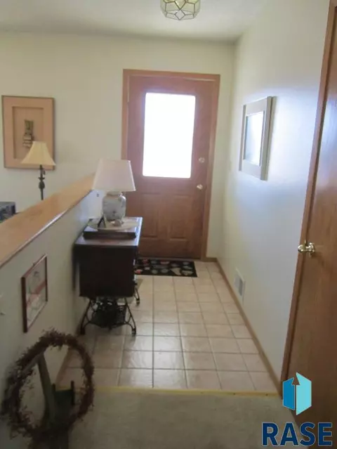418 Cedar Ct, Madison, SD 57042 photo 11