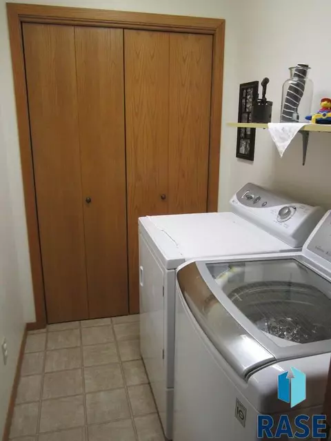 418 Cedar Ct, Madison, SD 57042 photo 18