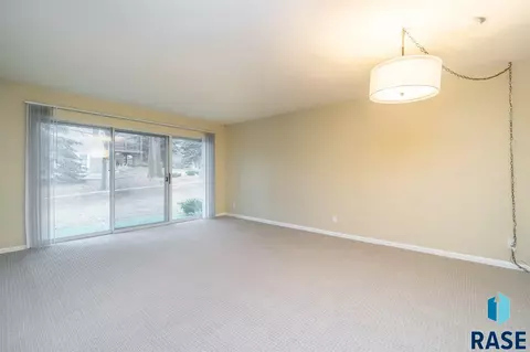 Undisclosed, Sioux Falls, SD 57105 photo 6