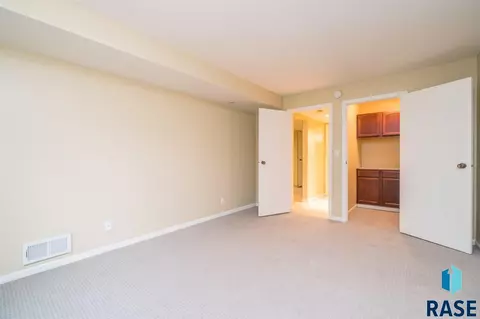 Undisclosed, Sioux Falls, SD 57105 photo 12