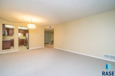 Undisclosed, Sioux Falls, SD 57105 photo 8
